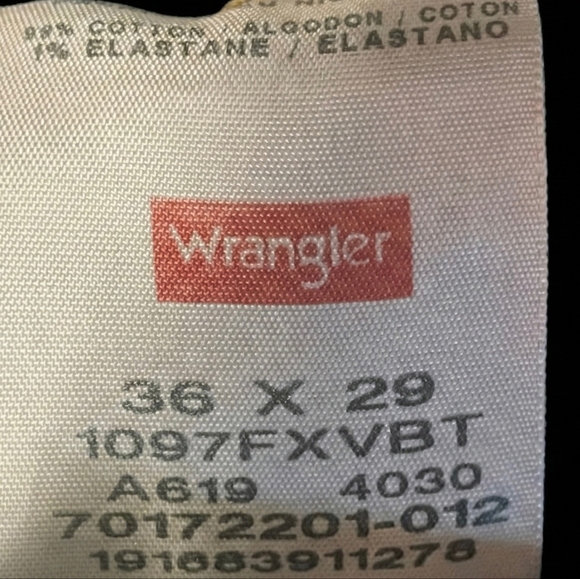 Wrangler Men's Light Gray Relaxed Jeans - Picture 3 of 4